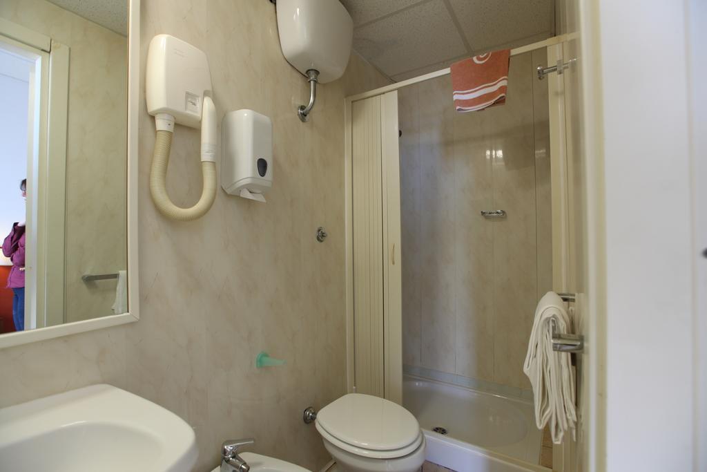 Hotel Belvedere Лідо-ді-Остія Номер фото