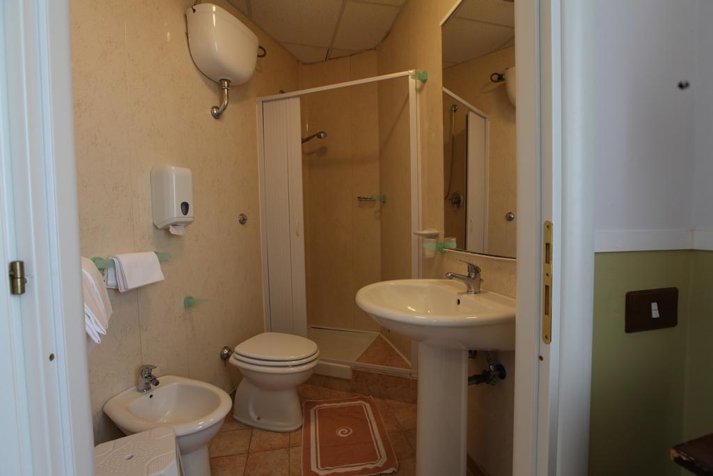 Hotel Belvedere Лідо-ді-Остія Номер фото